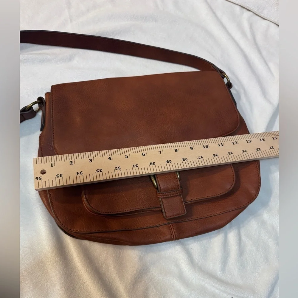 Universal Threads Tan Saddle Purse Like New!! - Picture 7 of 9